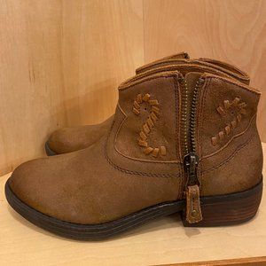 Brand NEW OTBT "Trek" Leather Suede Metallic Shimmer Booties